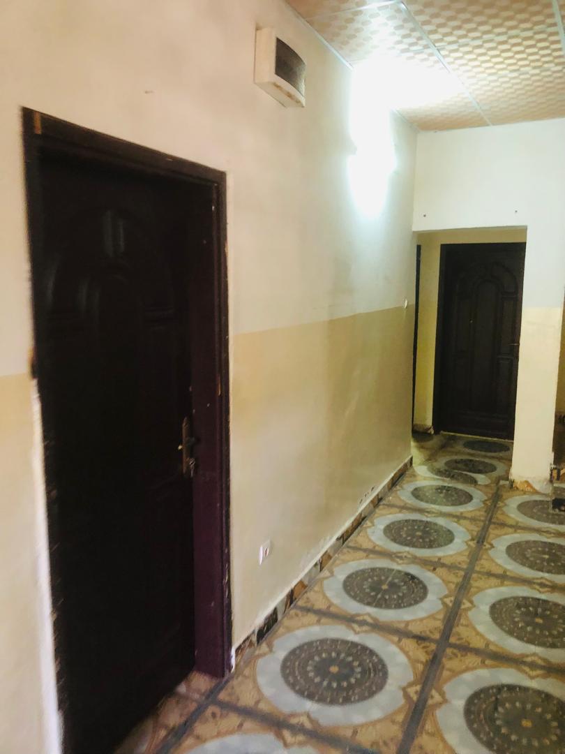 Belle maison F4 avec terrasse à Barwaqo 1, quartier calme et sécurisé