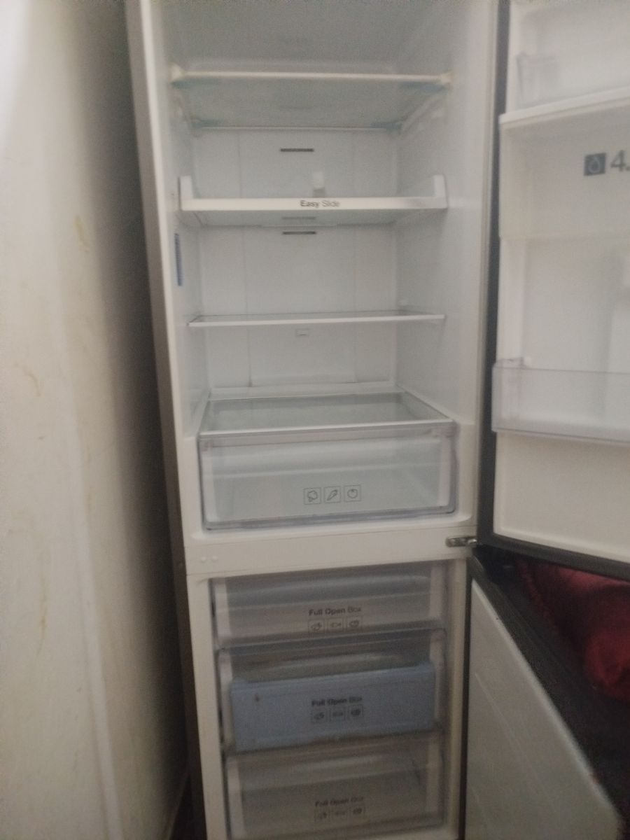 A vendre Réfrigérateur Samsung, très peu utilisé, neuf