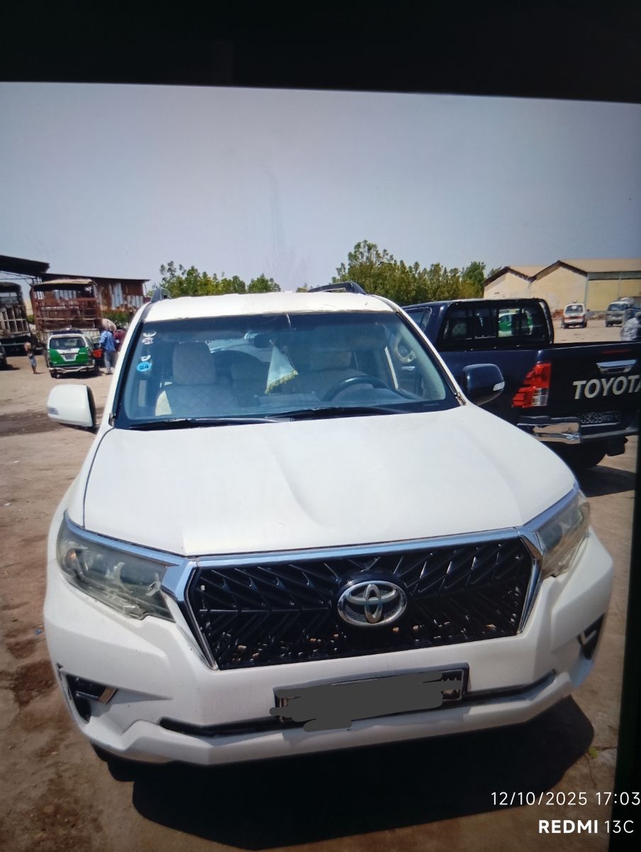 Toyota Prado TXL en excellent état - Carnet d\'entretien à jour