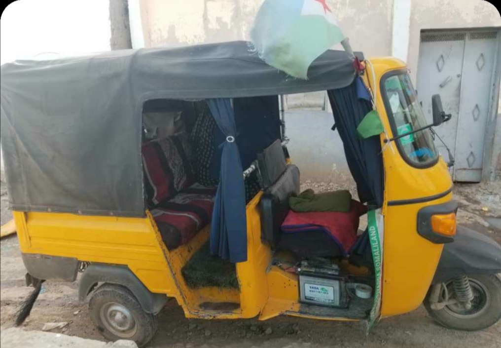 Bajaj Piaggio 6 places, moteur en bon état