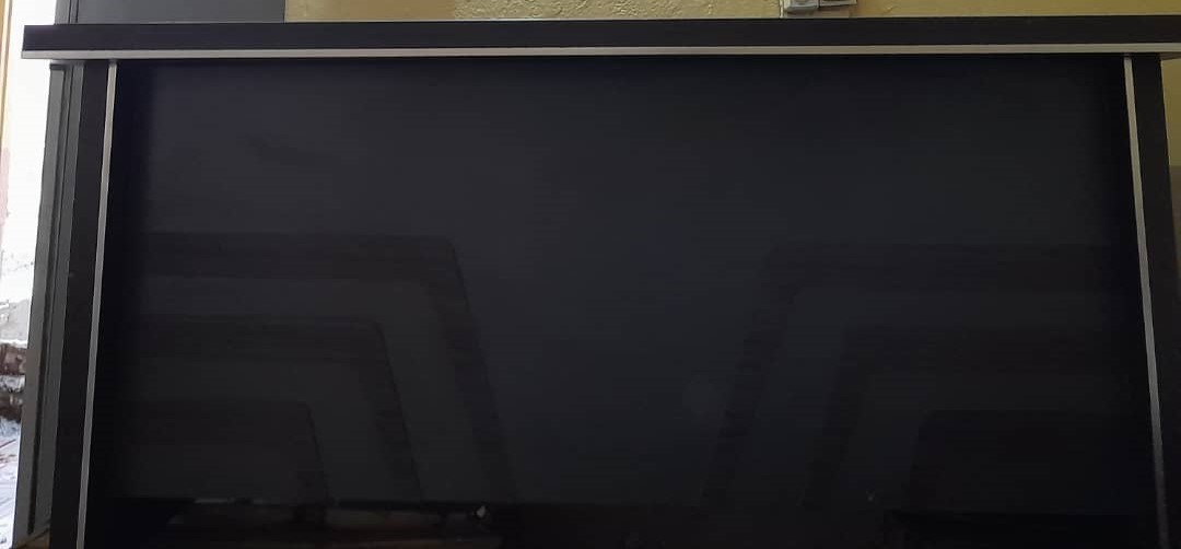 Bureau et chaise presque neufs à vendre