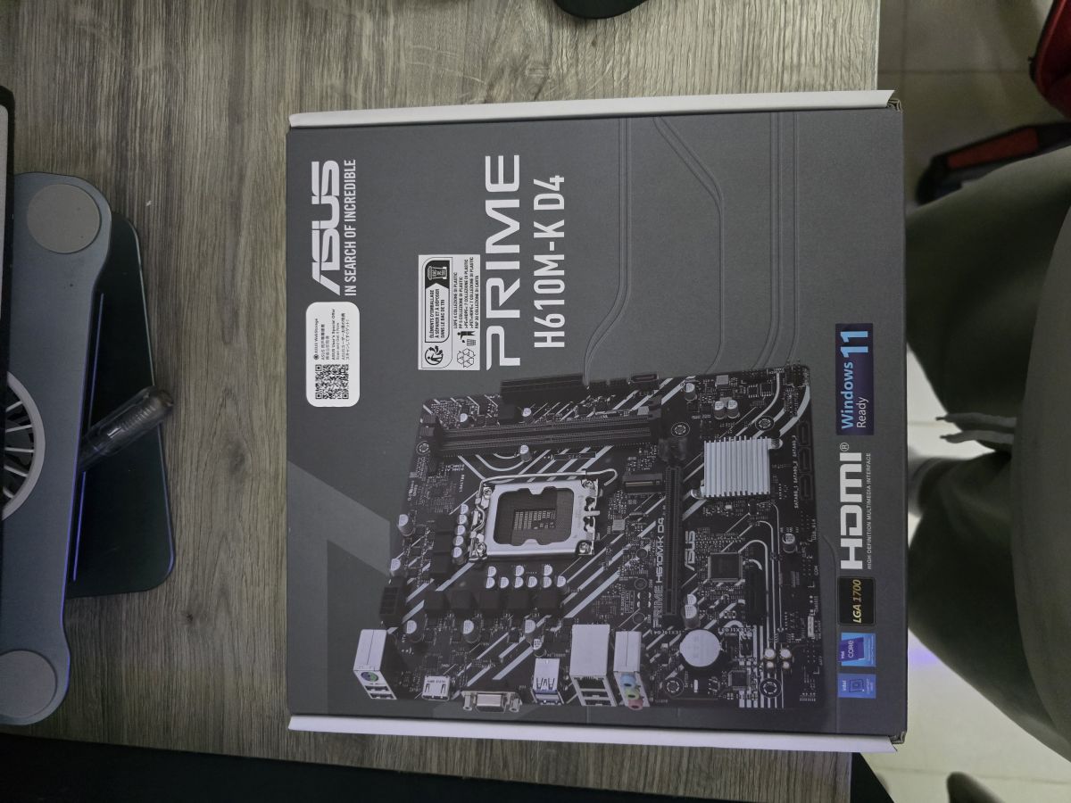 Carte mère neuve avec câble SATA inclus