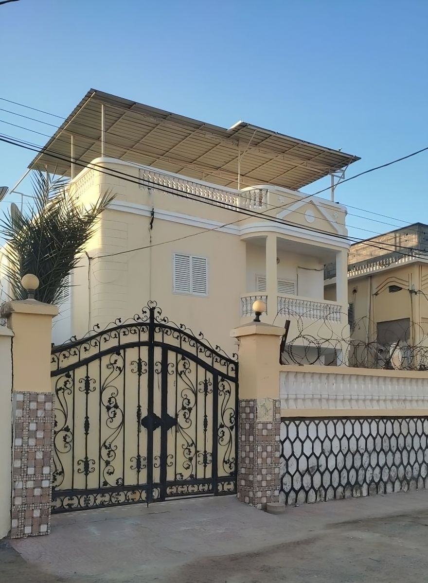 Duplex moderne avec 7 chambres climatisées et terrasse à Gabode 4