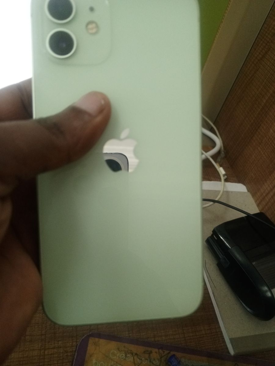 iPhone 12 – 64 Go – Couleur Vert Menthe Élégant. Rapide. Fiable