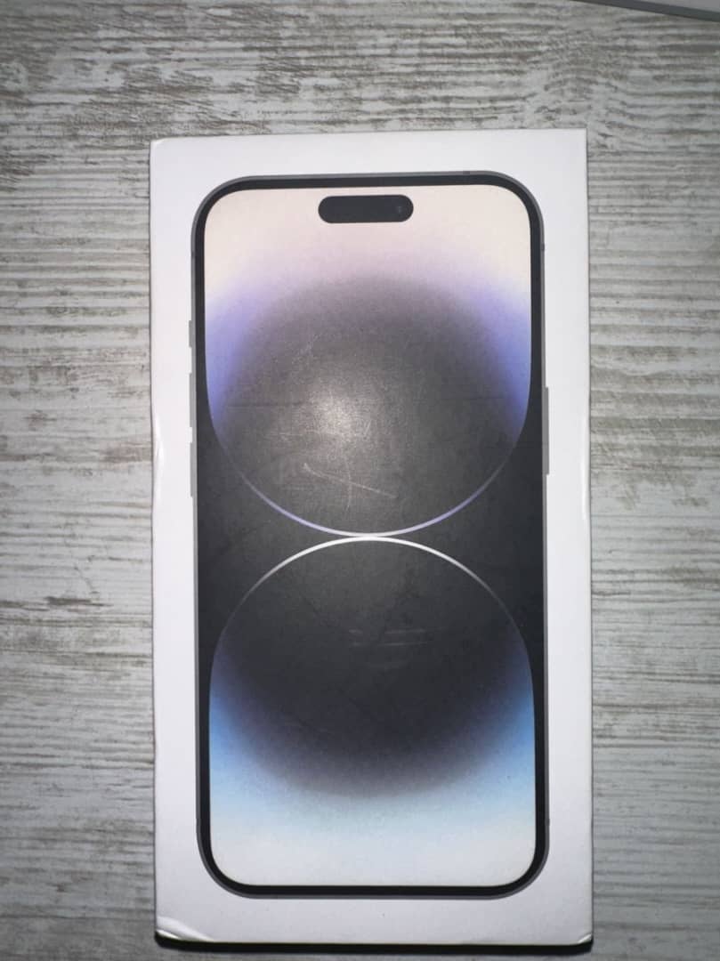 iPhone 14 Pro 128Go, batterie 100%, avec boîte et accessoires