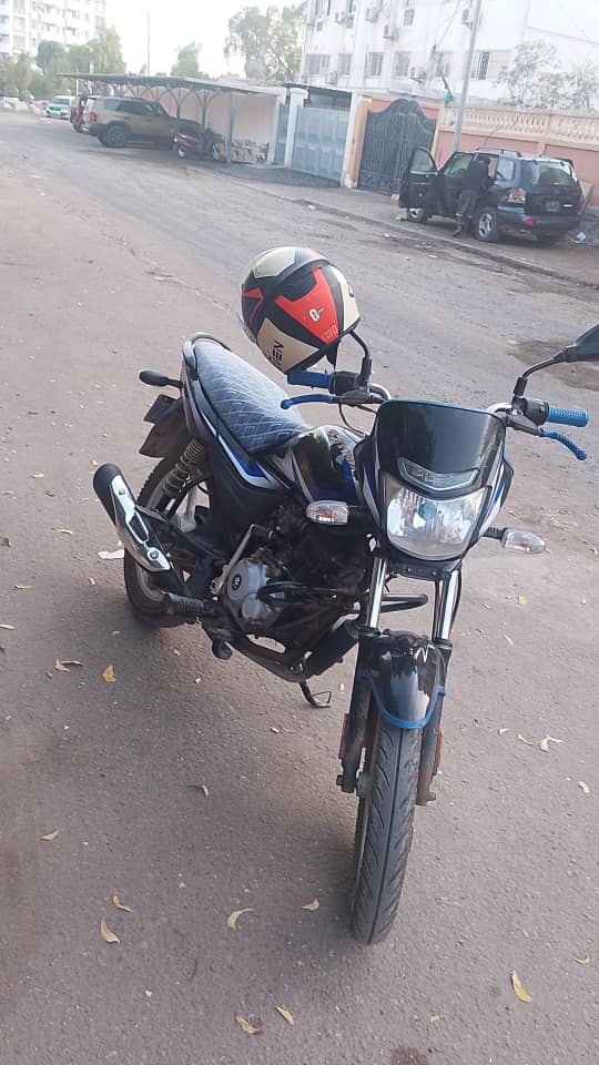 Moto Platinaa 2021, très peu utilisé