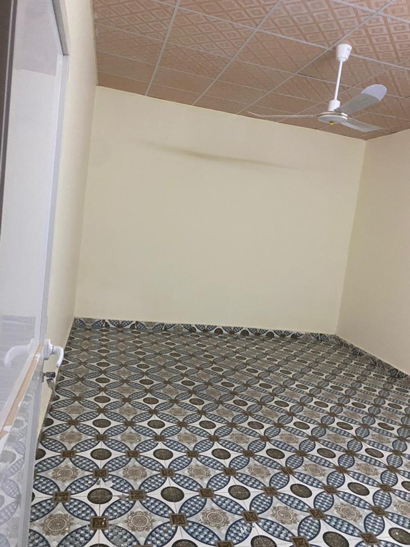 Chambres spacieuses avec véranda à louer à Barwaqo 2 phase 2