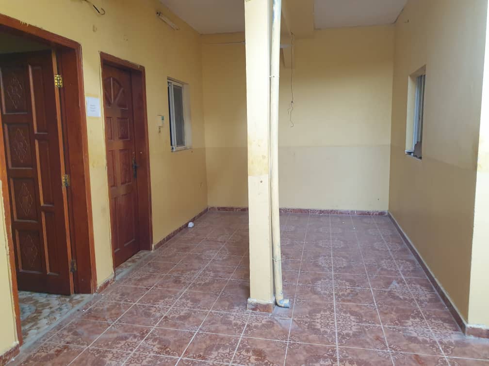 Maison à louer Barwaqo 1 avec électricité et eau, 3 chambres