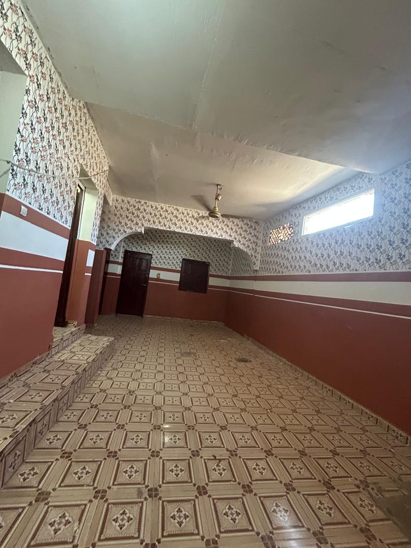 Maison spacieuse à louer à PK12 près de la gendarmerie