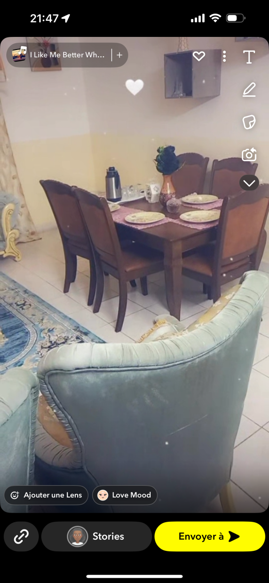 Meubles complets pour salle à manger et salon, télévision LG comprise