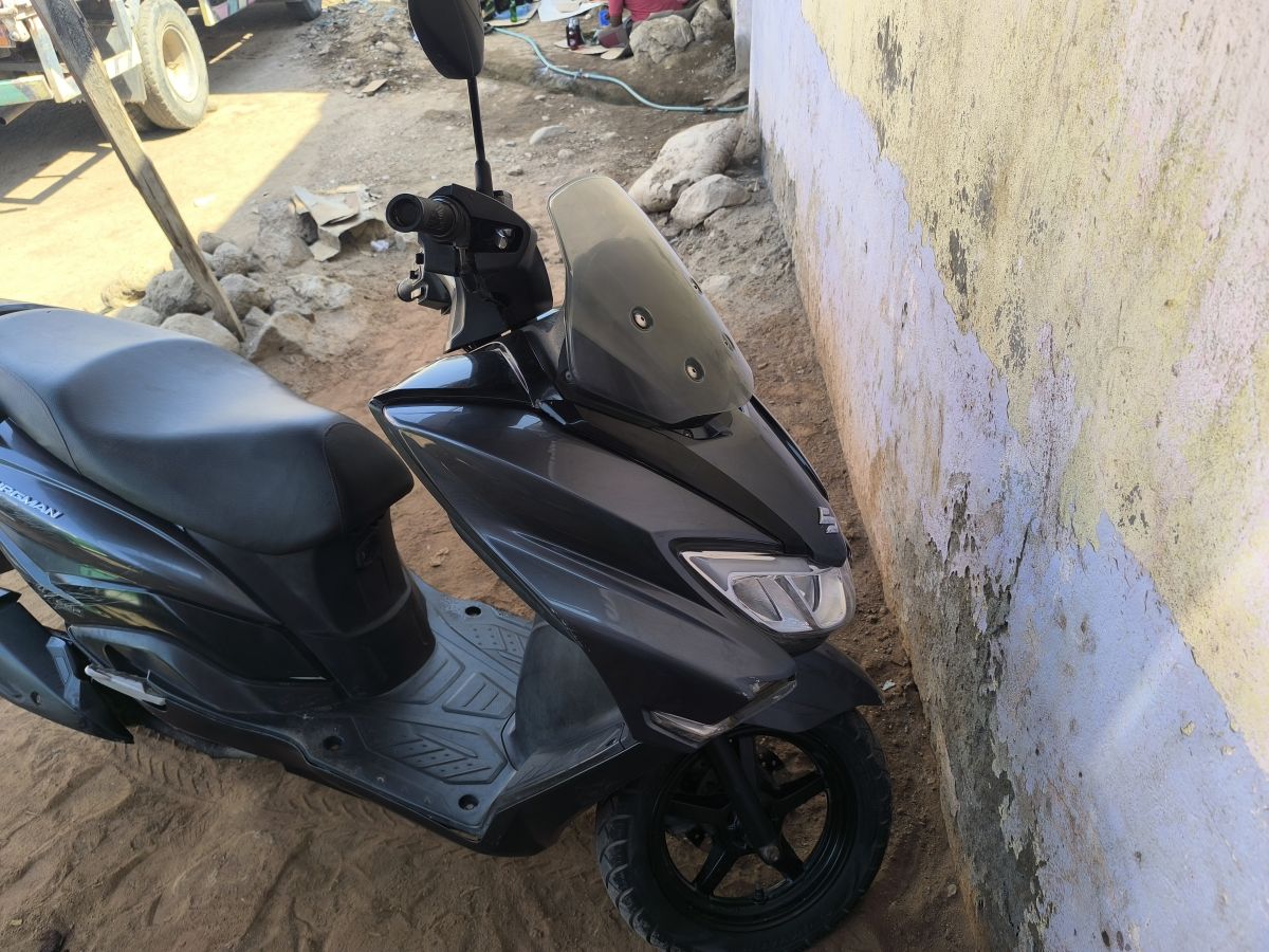 Scooter Suzuki Bougkman 125ccc, excellent état