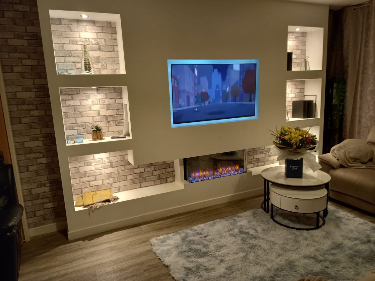 Mur multimédia décoratif pour un espace moderne et fonctionnel