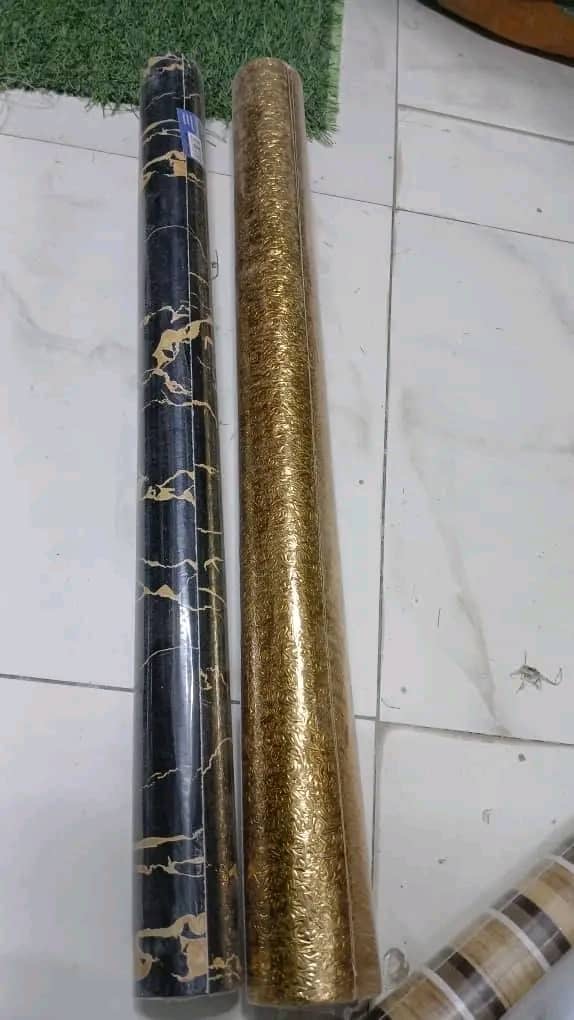 Papier peint adhésif