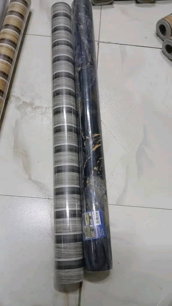 Papier peint adhésif