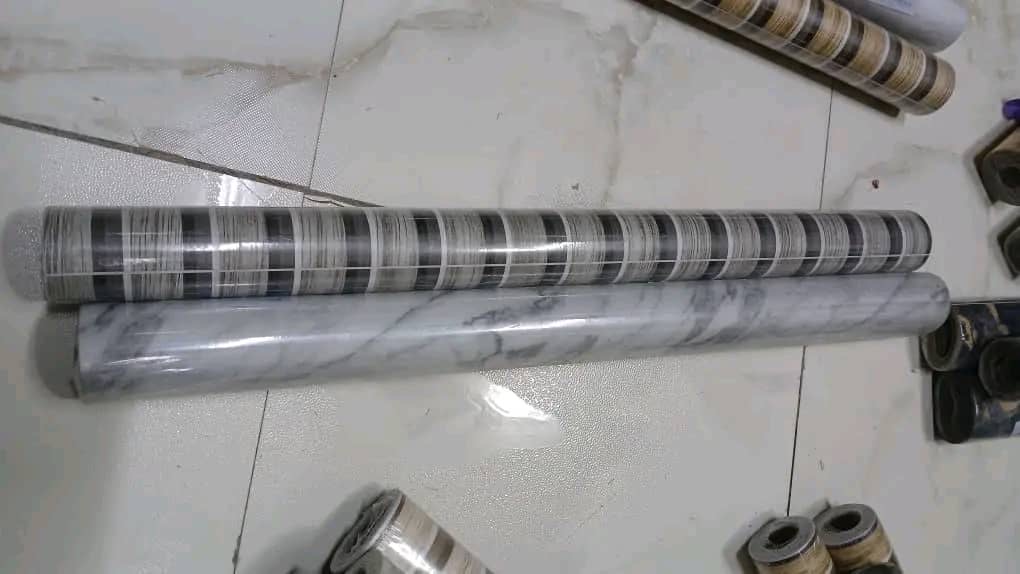 Papier peint adhésif