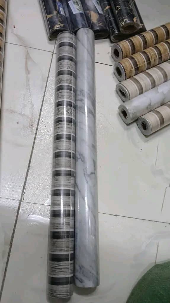 Papier peint adhésif