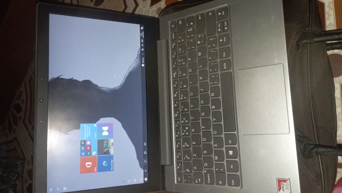 PC Lenovo à vendre, parfait état, légèrement négociable