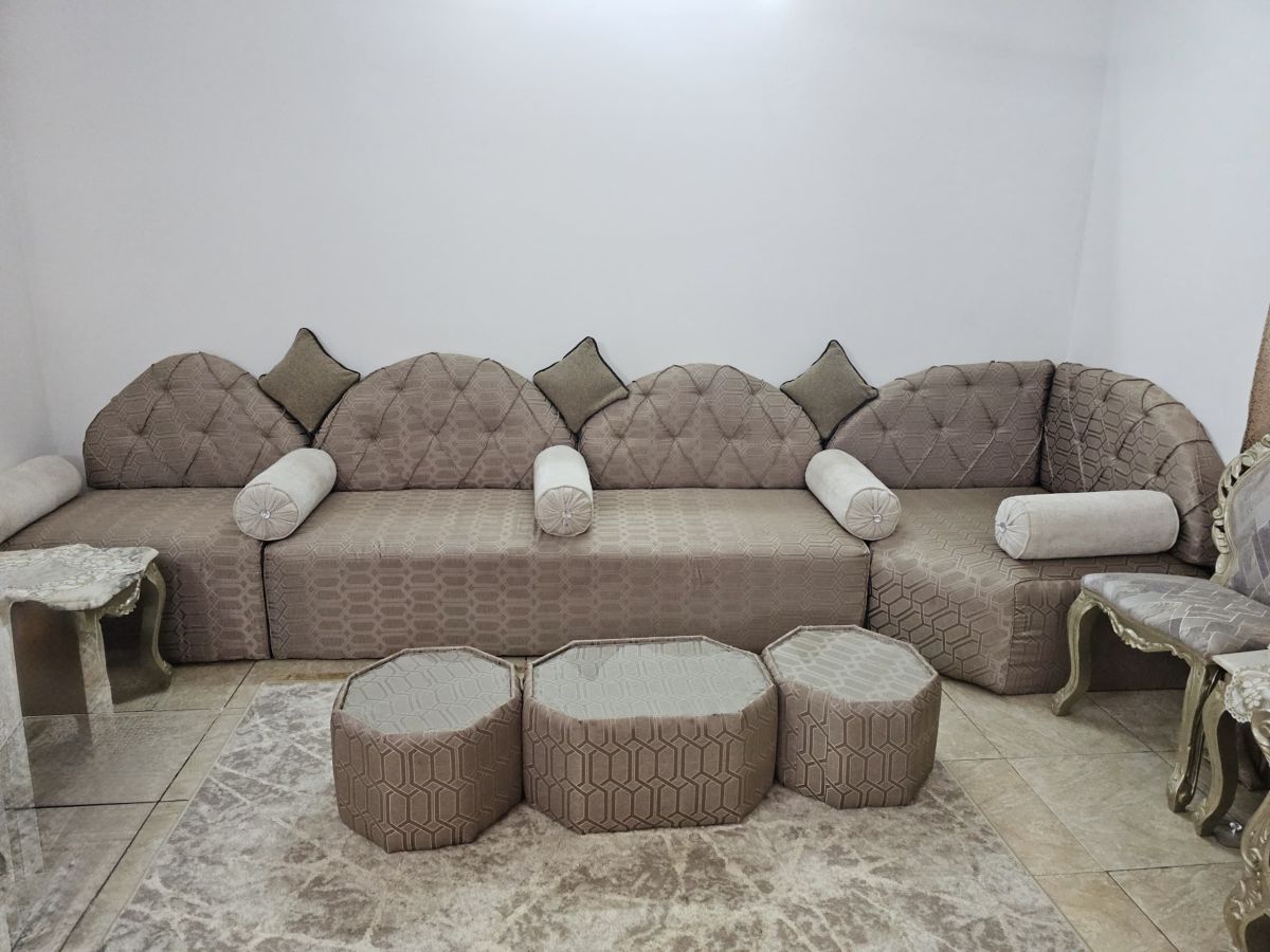 Salon moderne à prix négociable