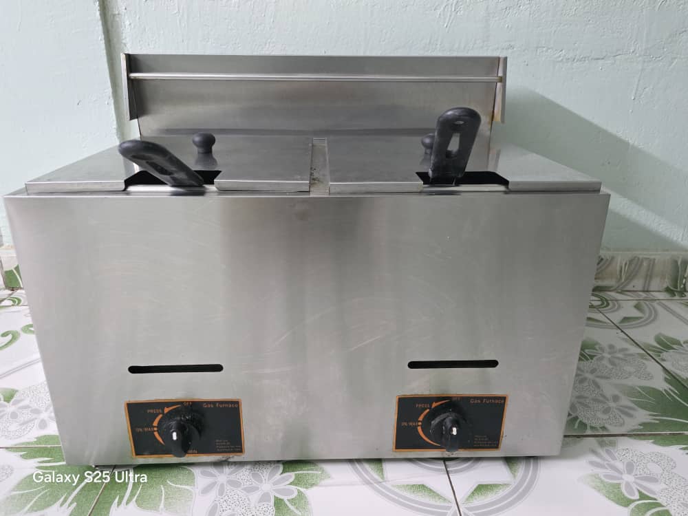 Réfrigérateur FRESH + Friteuse inox - Excellent état, 6 mois d\'usage