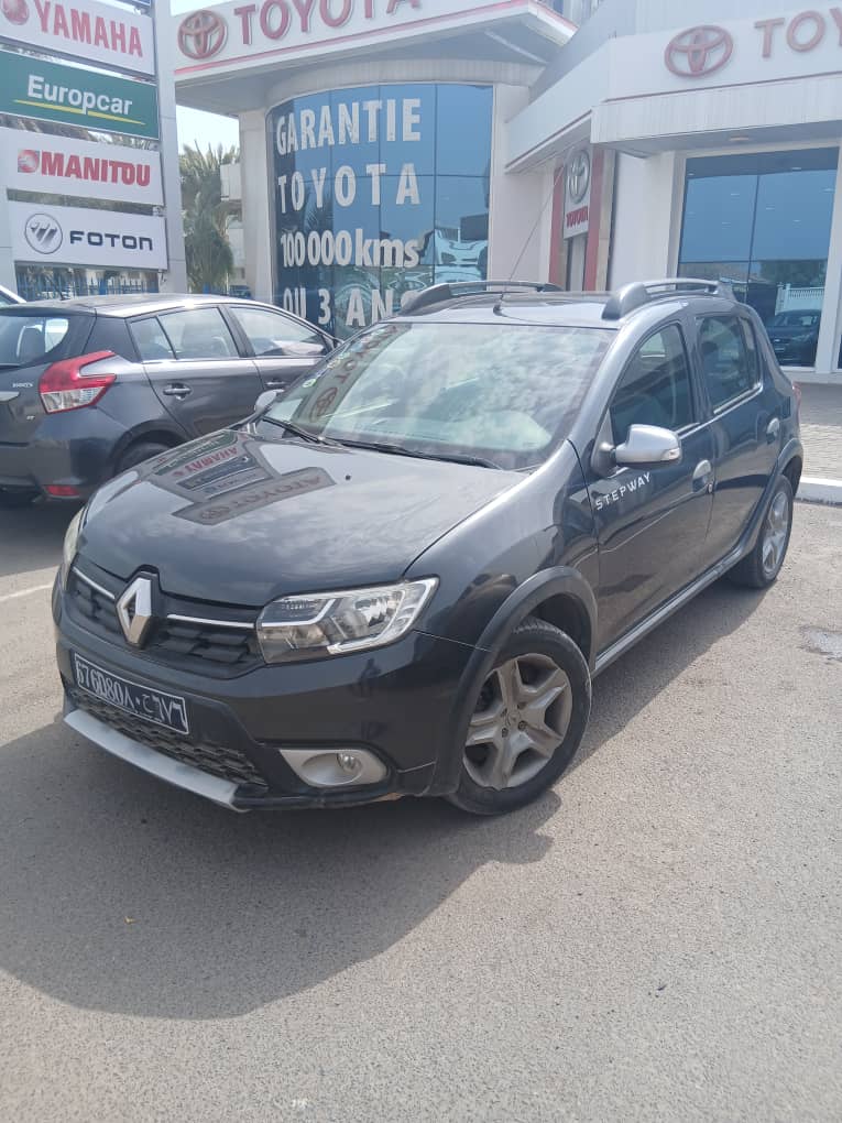 Renault Sandero 2014, automatique, en bon état, gris comète, essence