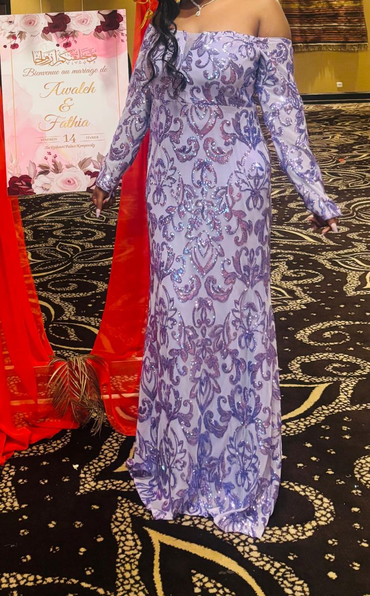 Robe de soirée longue, portée une fois