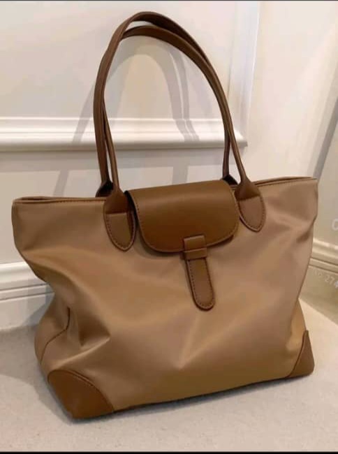 Sac à main élégant, grand et pratique