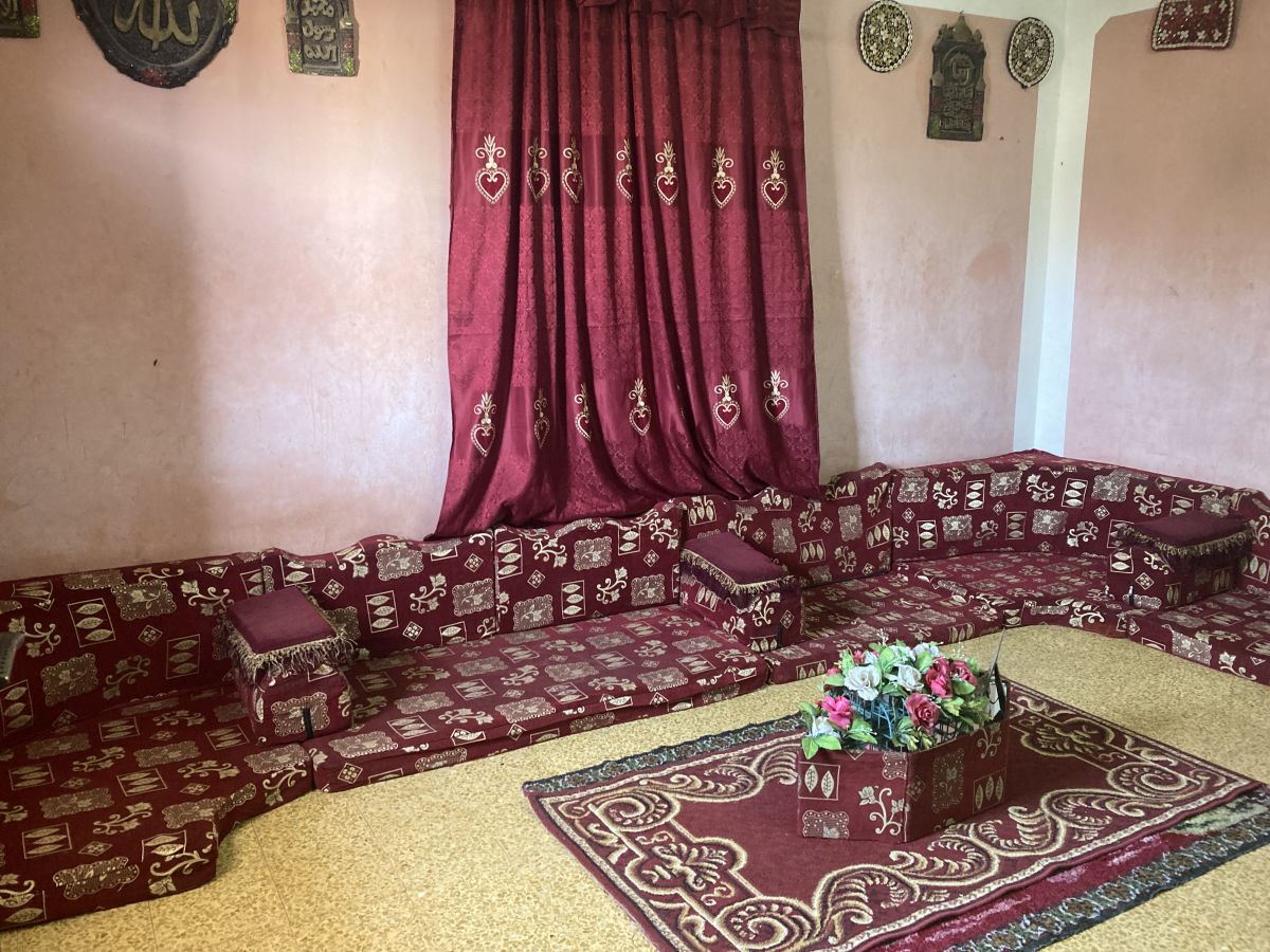 Salon Qaaci, prix négociable