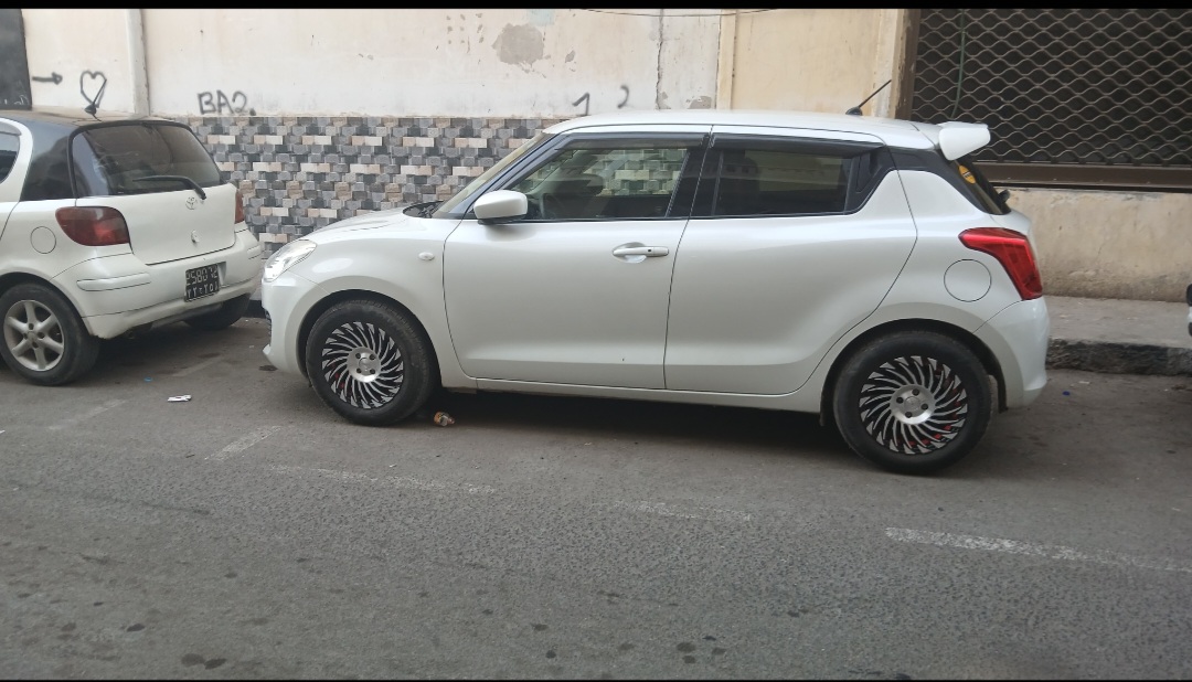 Suzuki Swift 2021, essence, bon état, négociable
