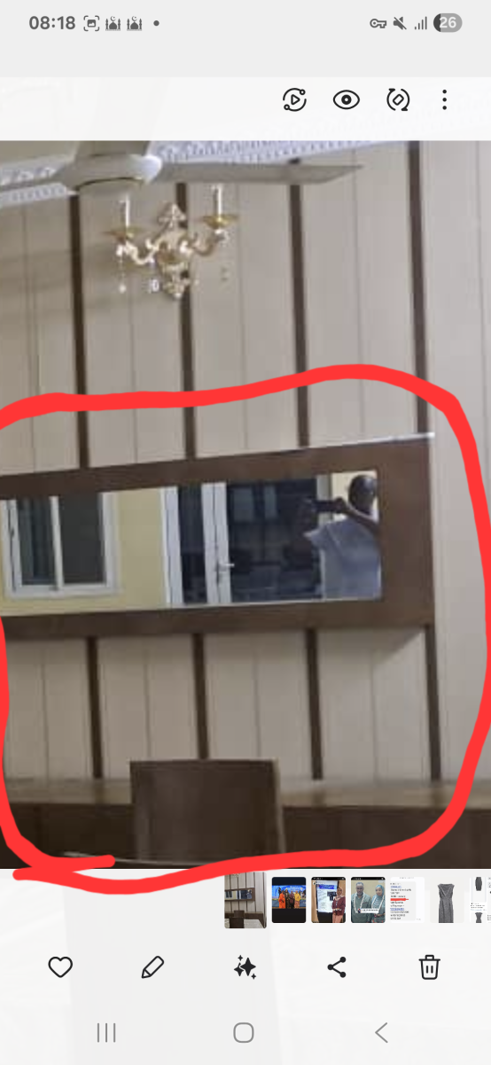 Table de buffet avec miroir décoratif pour votre salon