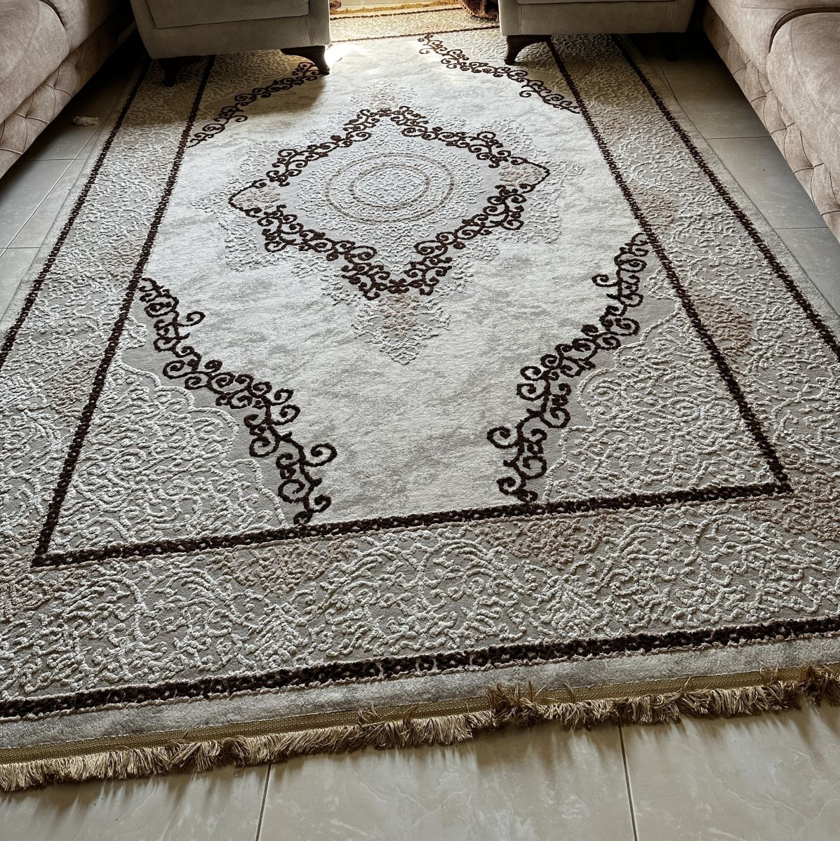 Tapis large et propre pour salon ou chambre