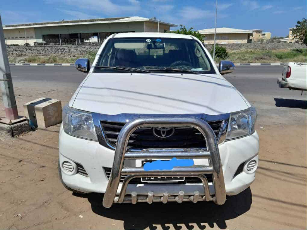 Toyota Hilux 4X4 2015, diesel, en excellent état avec équipements neufs pour maison, sport et détente