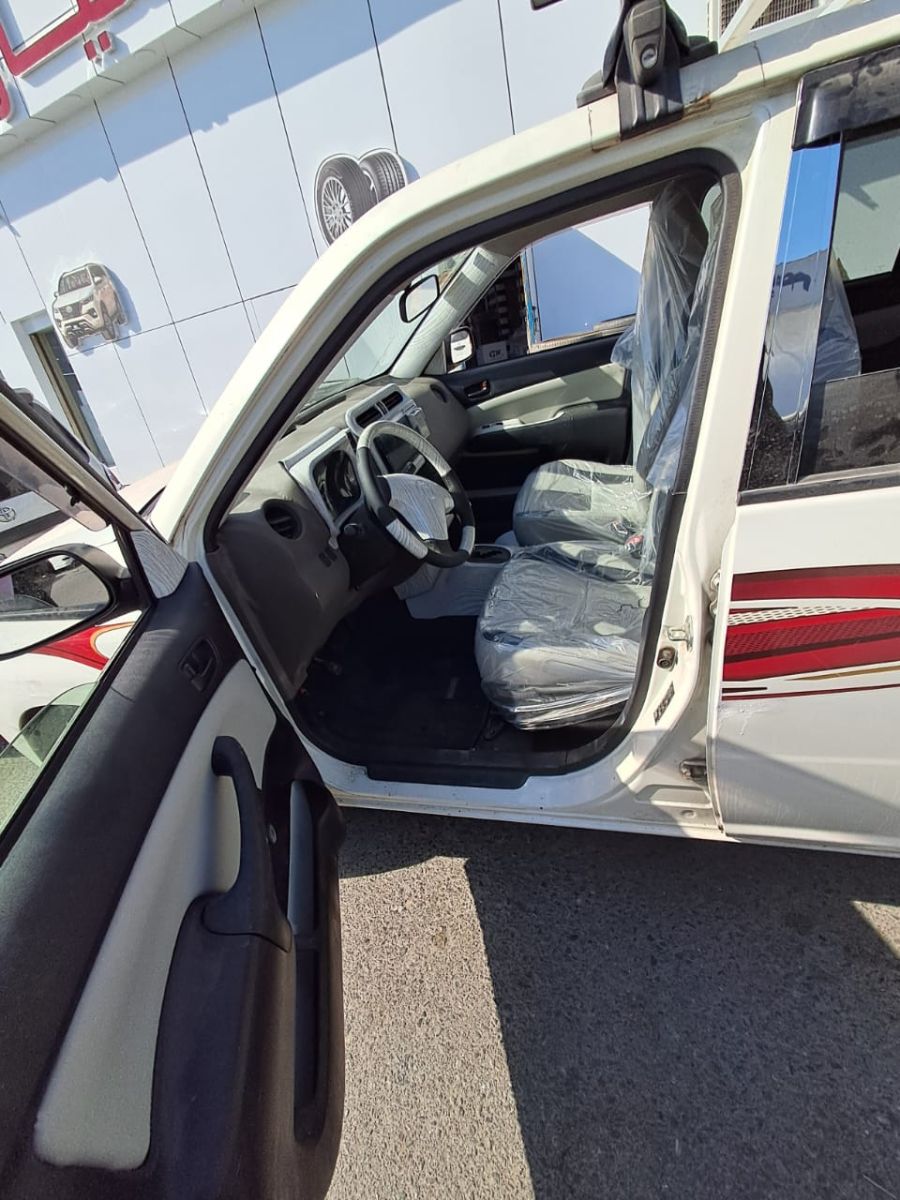 Toyota Probox 2017, état neuf, importé de Dubaï