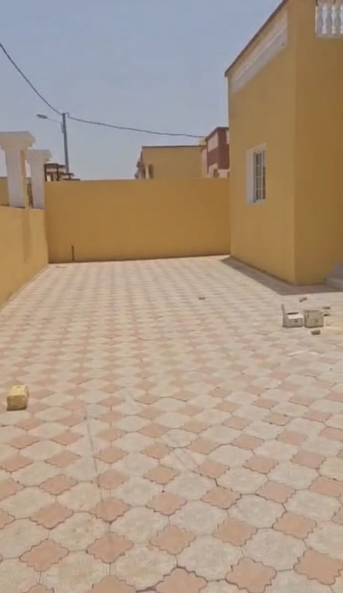 Tres belle villa F5 type (R+1) à vendre Cité Nagad 400m² - une villa jamais habitée.