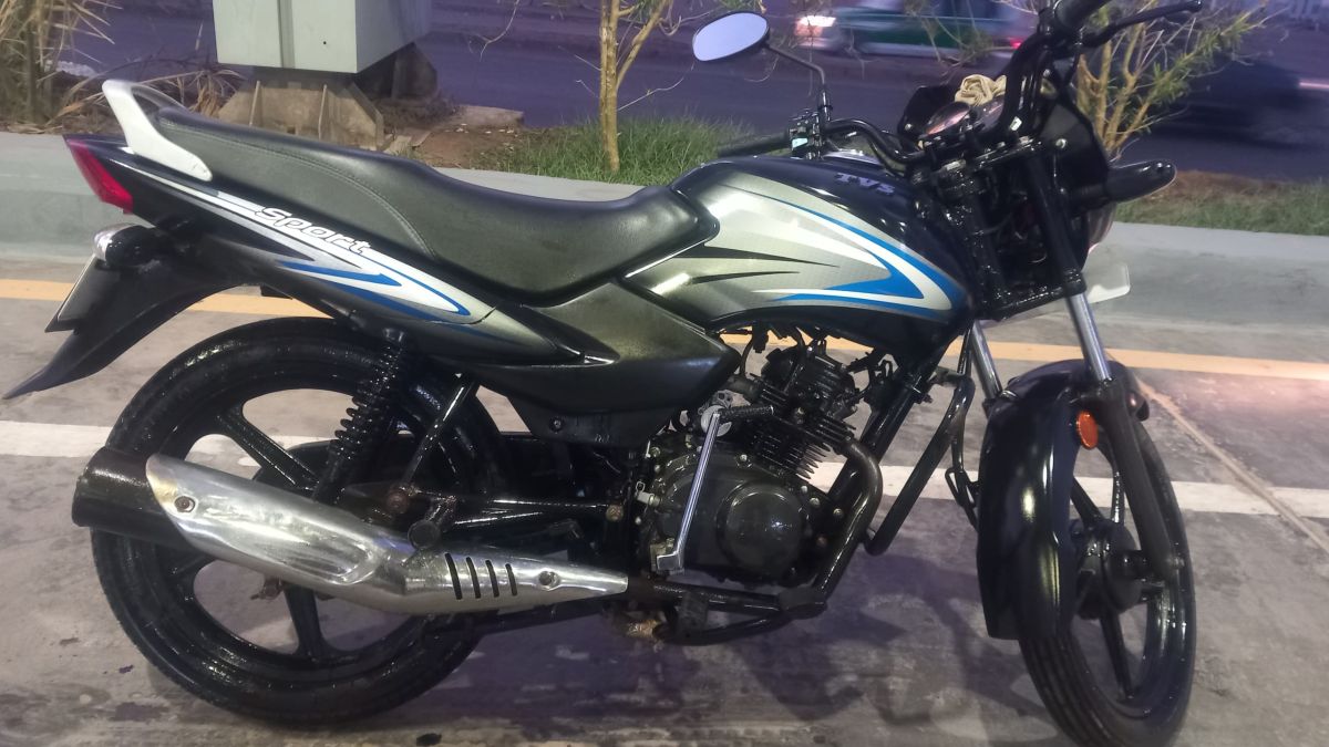 TVS Moto en excellent état avec assurance valide