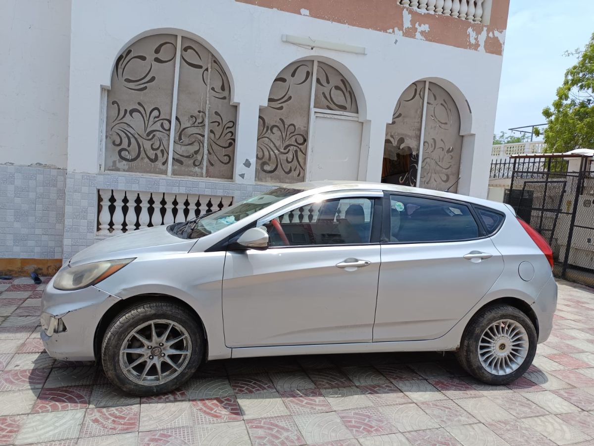 Hyundai Accent en bon état avec climatisation