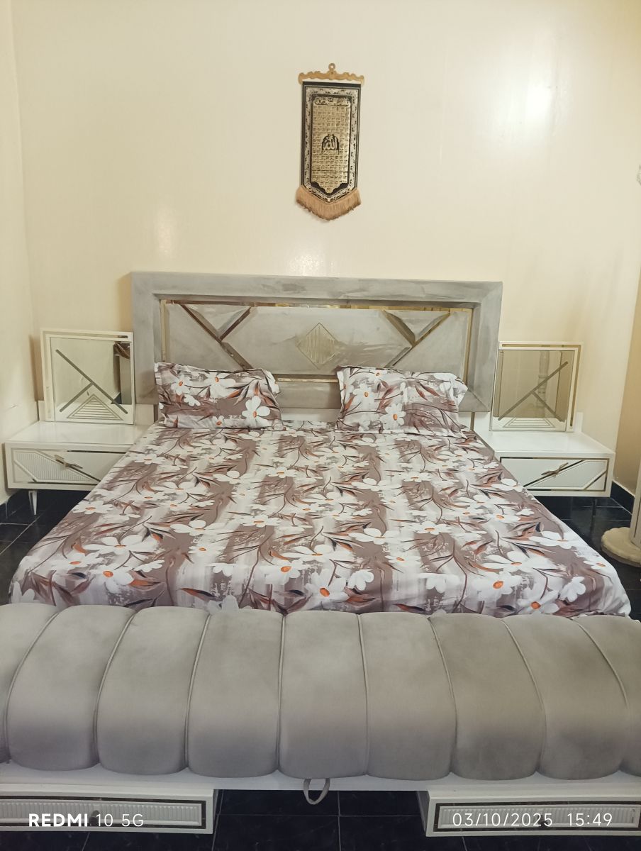 Chambre à coucher en bon état à vendre