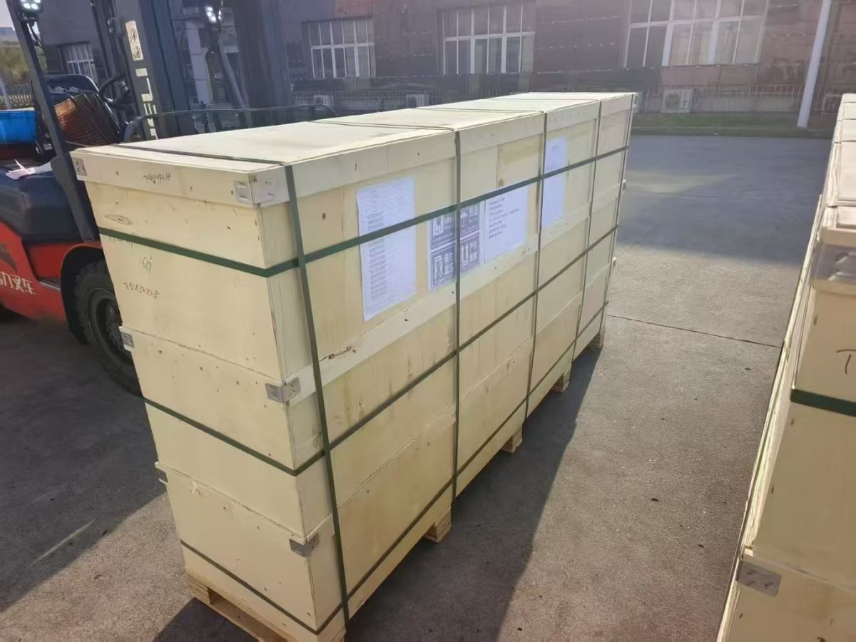 Panneaux solaires 600W + inverter et batteries 10kW - État neuf