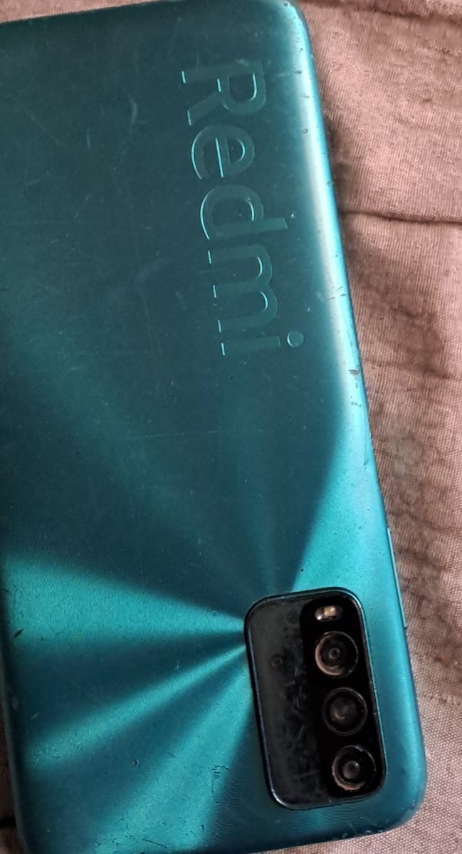 Smartphone Xiaomi Redmi 9T 64 Go avec accessoires