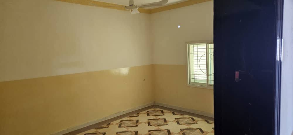 Appartement spacieux avec réservoir d\'eau à Gabode 5