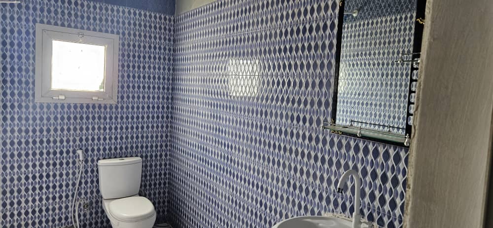 Appartement spacieux avec réservoir d\'eau à Gabode 5