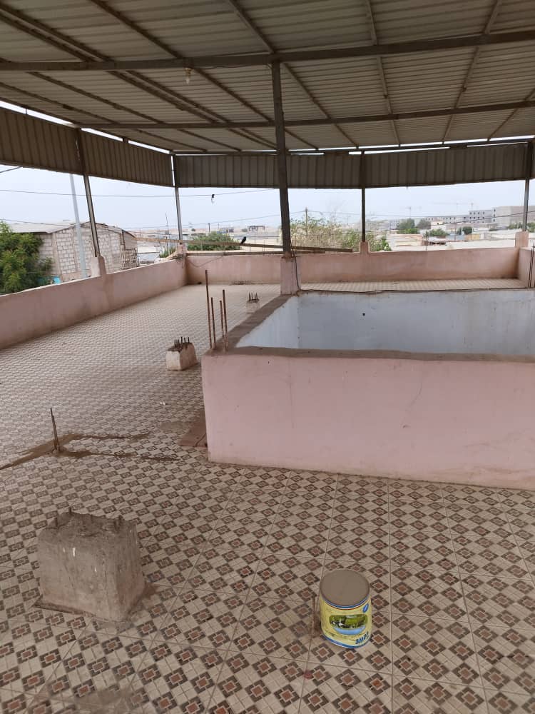 Maison F4 avec terrasse à PK12 à vendre