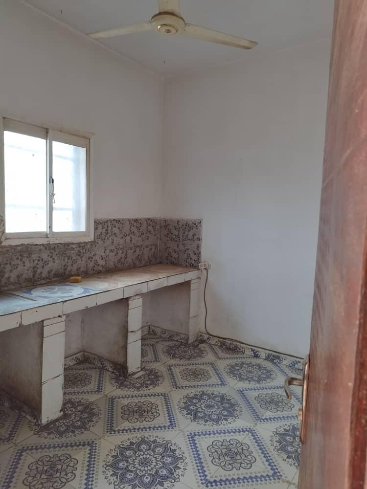 Maison F4 avec terrasse à PK12 à vendre