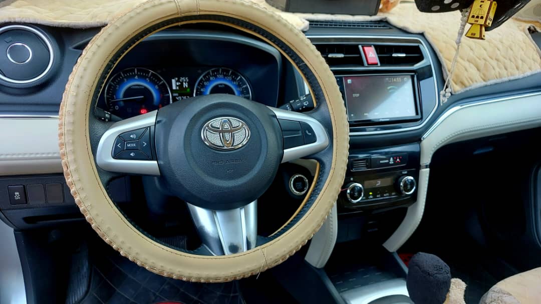 Toyota Rush 2022, 7 places, toute option, boîte automatique