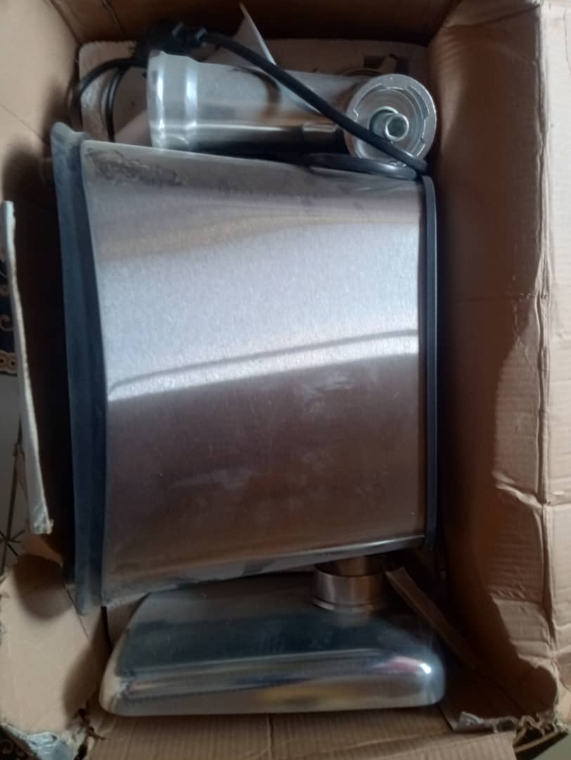 Hachoir à viande électrique inox, neuf