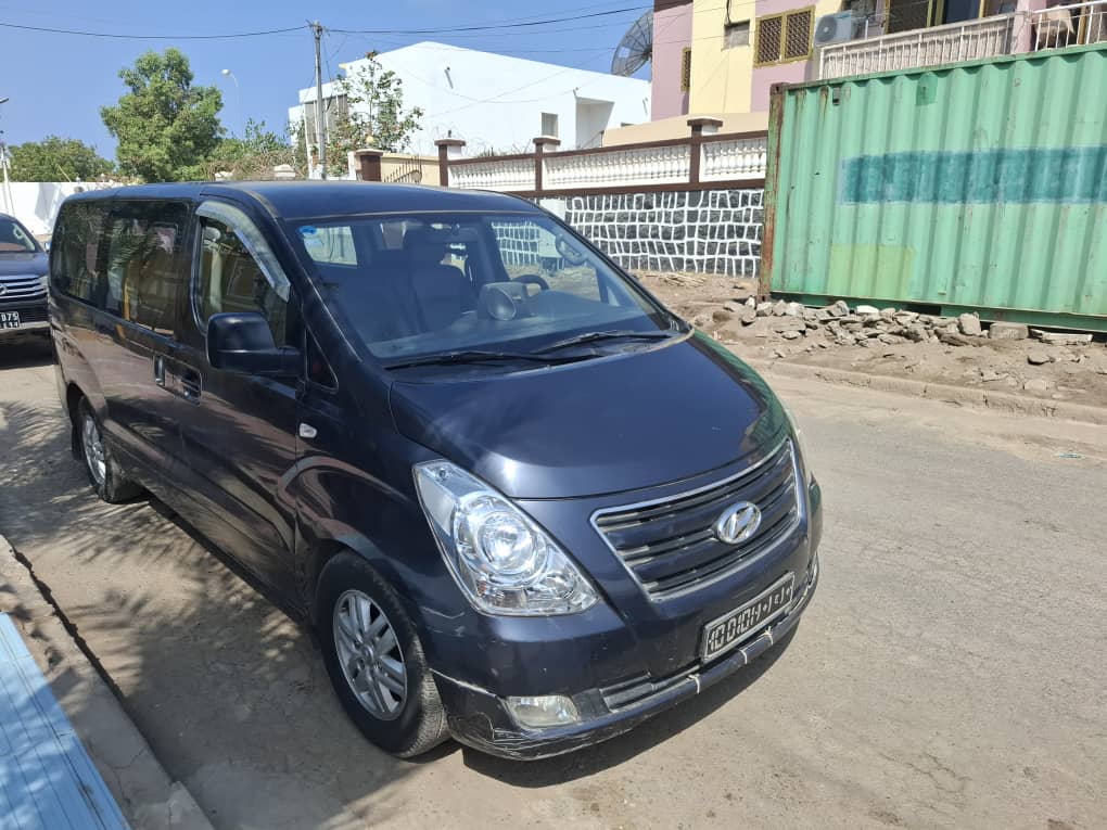 Hyundai Starex 2019, 9 places, diesel, boîte Automatique, état d\'origine