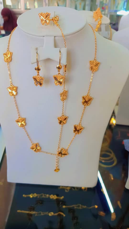 Or 21 carats de haute qualité, modèles variés, prix au gramme choisi