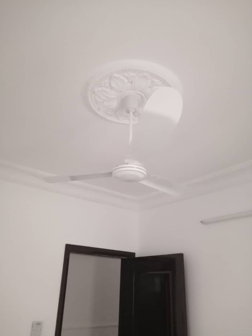 Villa F5 avec climatiseurs, citerne d\'eau et parking à louer à Cité Gabode