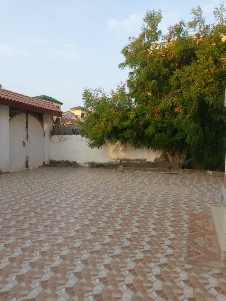 Appartement F5 spacieux avec parking et commodités à Gabode 6