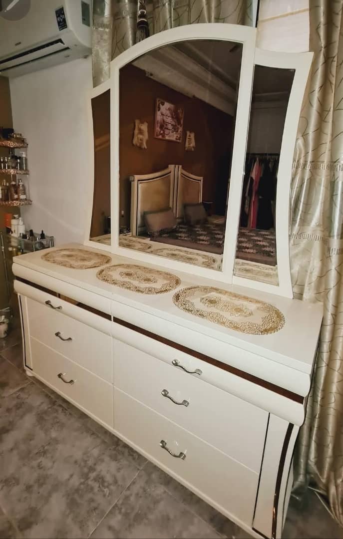 Lot de meubles pour salon et chambres, en excellent état