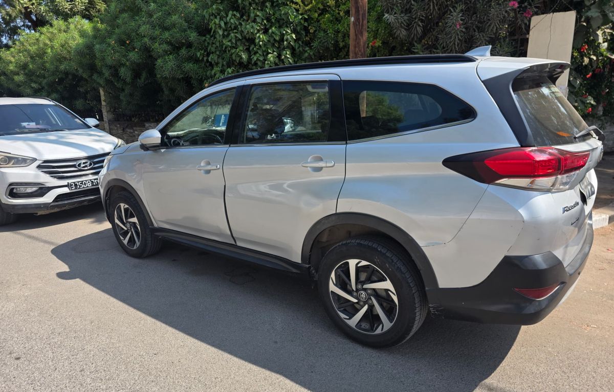 Toyota Rush 2019, essence, boîte manuelle, état neuf